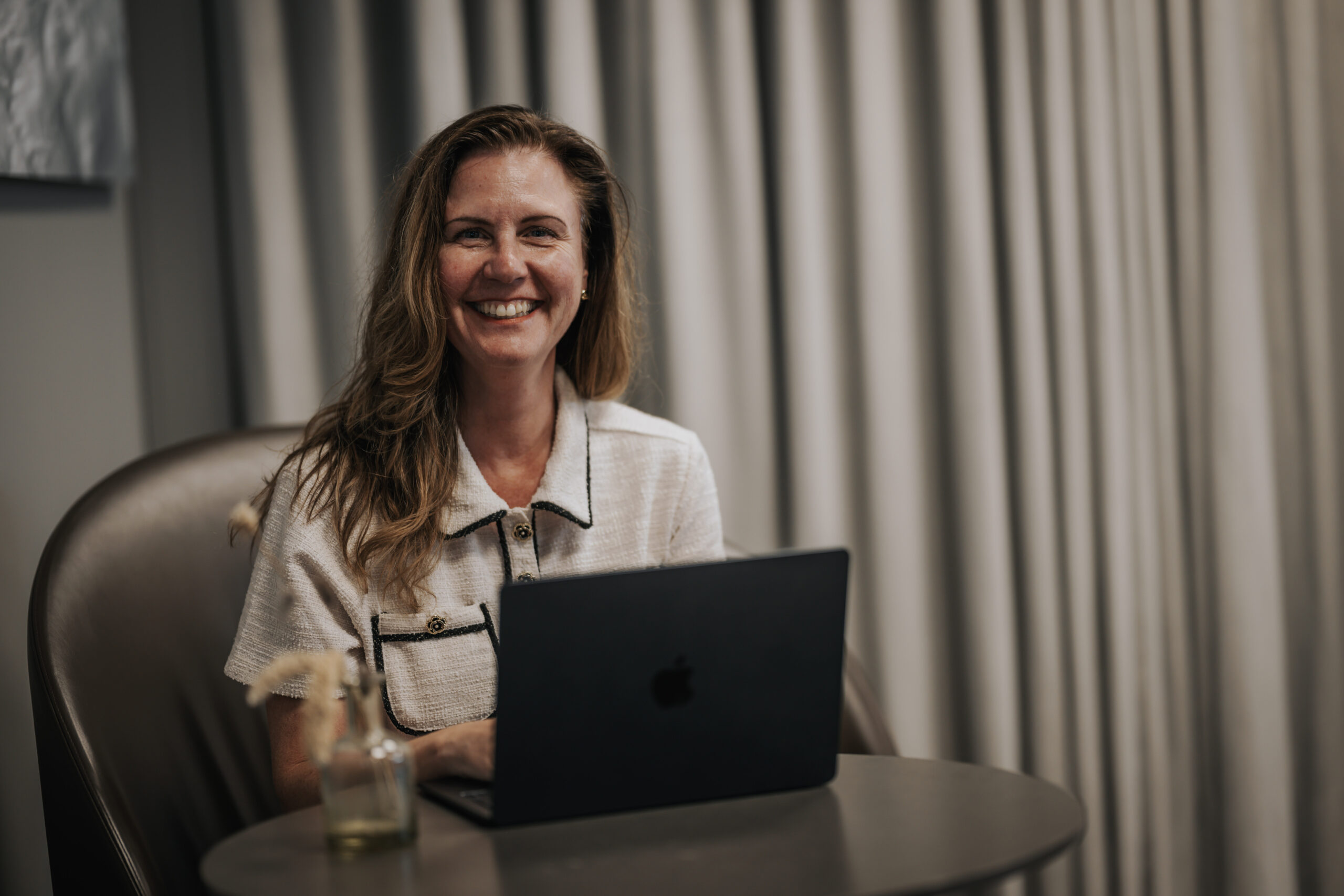 A Visere adviser seated at a table with a laptop